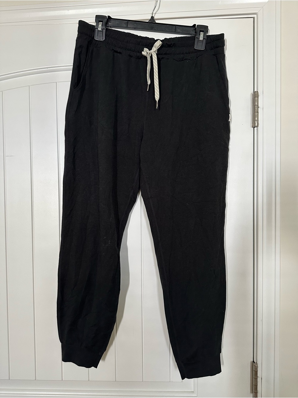 Vuori black jogger